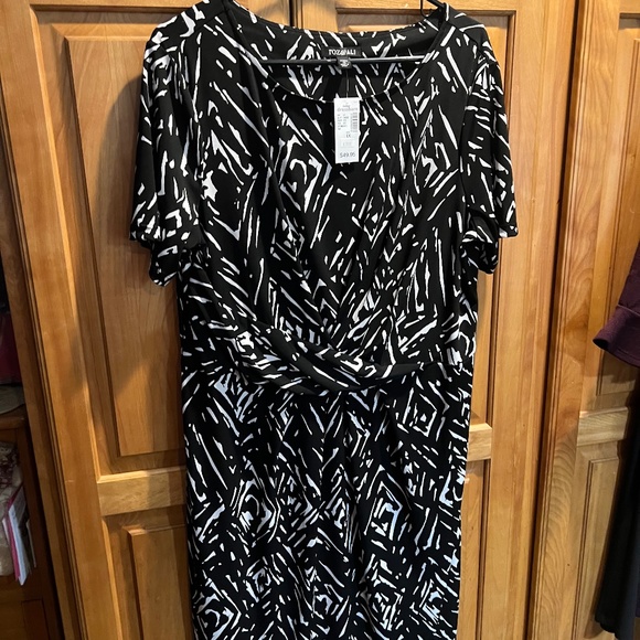 Dress - Picture 1 of 2